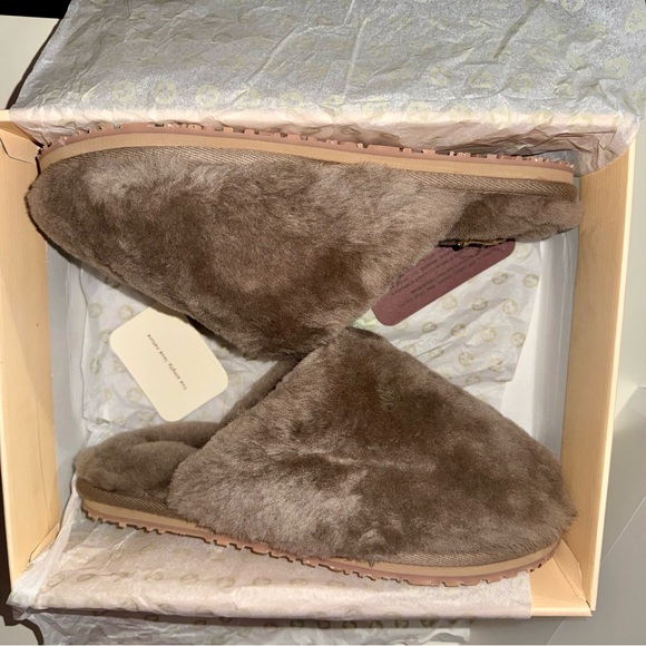 mou Closed Toe Sheepskin Fur Slipper - Size 9 - Brand New In Box - Picture 6 of 9